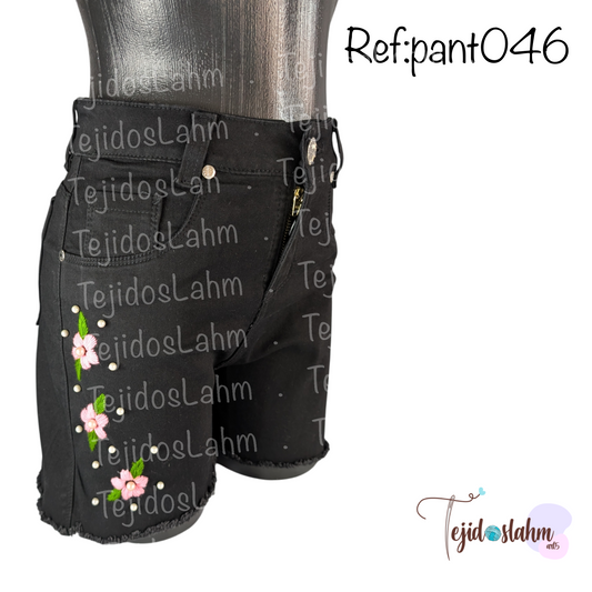 Short de jeans negro bordado a mano flores rosadas