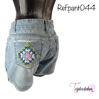 Short de jeans bordado a mano flores y mandala cuadro